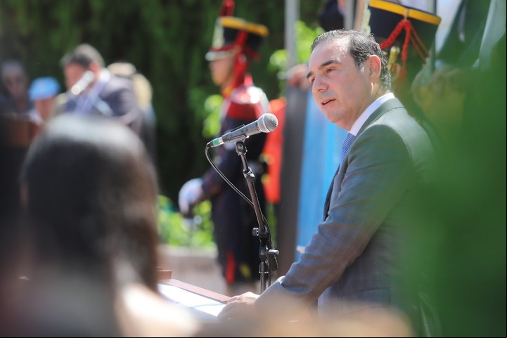 El gobernador de Corrientes, Gustavo Valdés, en el acto por San Martín en Yapeyú.