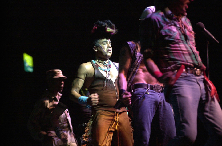 Un show de Village People en vivo en el año 2000.