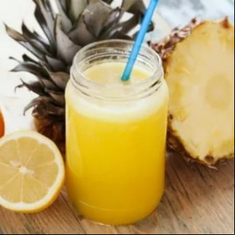 Qué beneficios tiene tomar jugo de piña con limón: cómo prepararlo