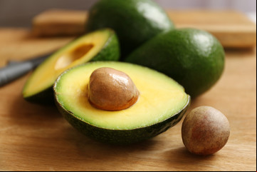 Cómo aprovechar el té de semilla de palta para cuidar los riñones y controlar el colesterol