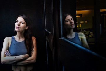 Gimena Accardi cuenta cómo es trabajar con su marido, Nico Vázquez: ella vio Tootsie más de 30 veces para corregirle cosas y ahora él la dirigirá en su primer protagónico en drama
