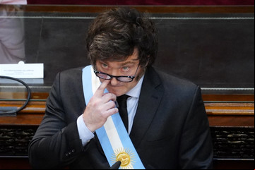 El Gobierno confirmó que establecerá una nueva fórmula jubilatoria por DNU y el adicional de 12,5% para los haberes de abril