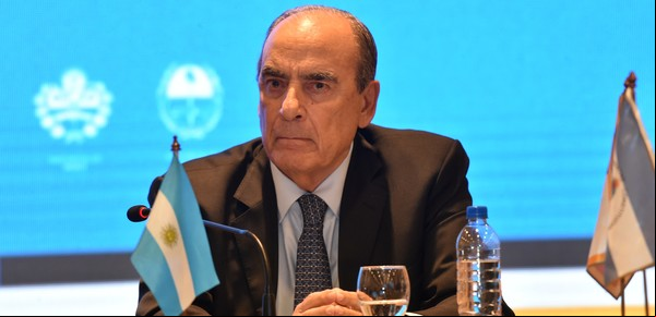Tras ceder al lobby del Señor del Tabaco, ahora el Gobierno sorprende y dice que incluirá los impuestos al sector en una futura ley