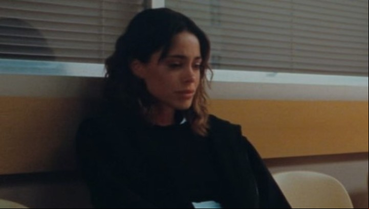 En "Un mechón de pelo" Tini Stoessel habla de su salud mental y su relación con su familia, sus amigas y su ex pareja.