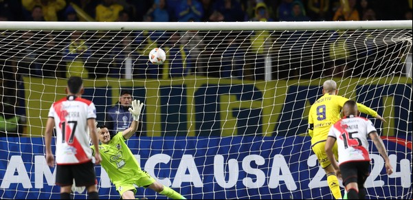 La explicación de Darío Benedetto por el penal errado: sus preocupantes números desde los 12 pasos