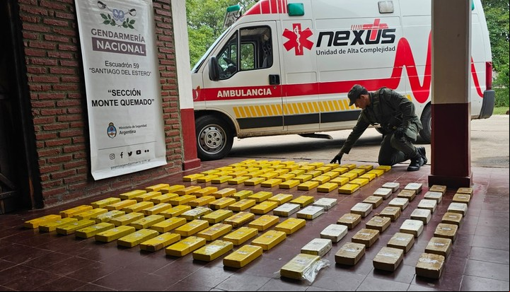 Decomiso de 134 kilos de cocaína que intentaban trasladar en una ambulancia, en Salta. / Archivo Clarín