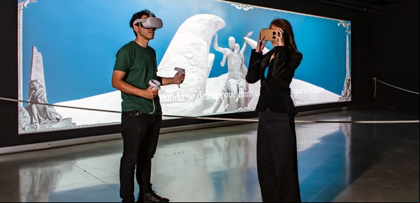 De distopías, dispositivos y otras máquinas que dialogan con el arte