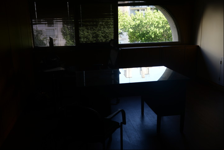Las aberturas de la fachada interna de la Embajada de Brasil en Buenos Aires. Foto Luciano Thieberger