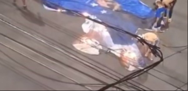 Tras empatar con Alianza FC, hinchas del Cruzeiro prendieron fuego una bandera de Ronaldo