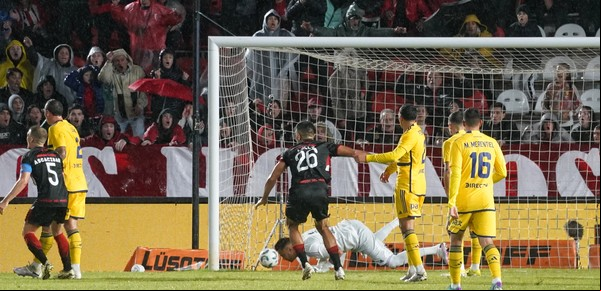 Blooper en La Plata: el imperdonable error de Chiquito Romero que terminó en el gol de Estudiantes contra Boca en la Copa de la Liga