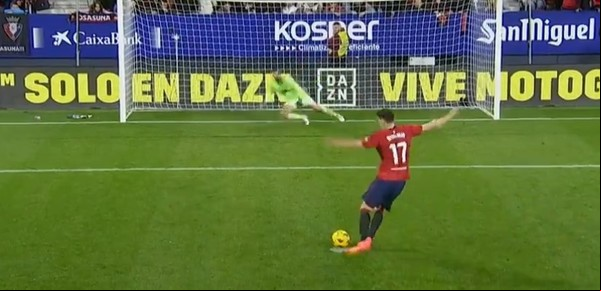 "El peor penal de la historia": el increíble fallo de un jugador de Osasuna que dio la vuelta al mundo e hizo festejar al Valencia