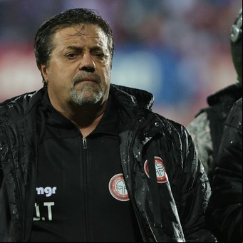 Caruso Lombardi renunció como DT en un club de Uruguay a un mes de su arribo, tras cuatro derrotas y un gran escándalo