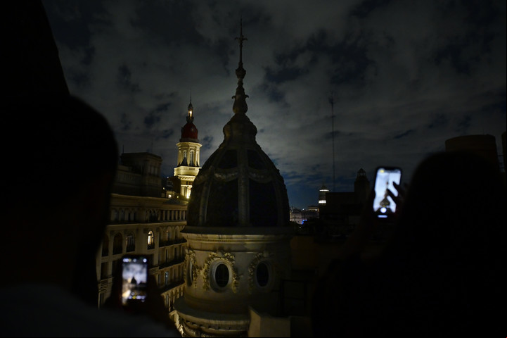 En primer plano, la cúpula del INADI; detrás una de las dos que tiene La Inmobiliaria; y más allá la del Palacio del Congreso. Foto: Matias Martin Campaya