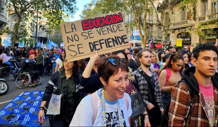 Después de la marcha universitaria del 23 de abril hubo una reunión de los gremios con Pettovello pero no lograron avances en materia salarial. Foto Cecilia Profetico