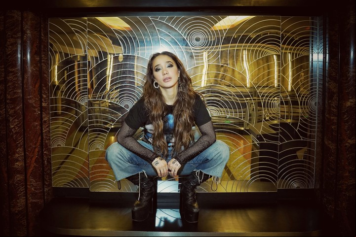 El nuevo disco de Ángela Torres tendrá un toco muy personal y hablará de su historia y sus vínculos. Foto: Martín Bonetto.