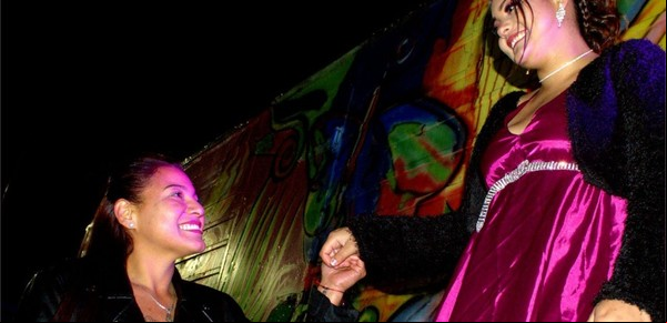 Los vecinos que hacen realidad el sueño de quienes no pueden pagar la fiesta de 15