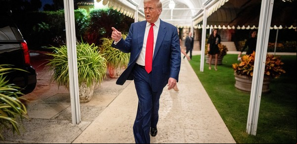 Donald Trump arremetió contra las normas climáticas y pidió 1.000 millones de dólares a las grandes petroleras durante una cena