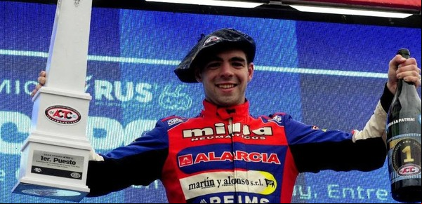 "El gaucho de Rivera": el joven piloto de Turismo Carretera que se crió y aprendió a manejar en el campo 