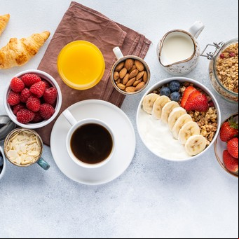 Cuál es la mejor hora para desayunar y cenar, según el reloj biológico