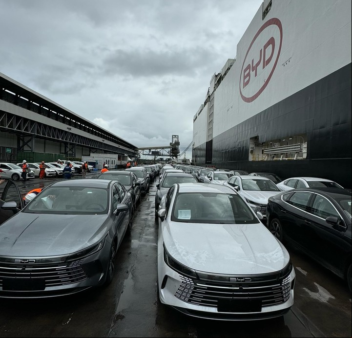 El embarque trajo nuevos modelos de BYD que se estrenan en el mercado brasileño. Foto: @jorgemoraes