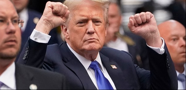 Donald Trump pasa a la ofensiva, llama a una rueda de prensa y busca convertir su condena en combustible electoral