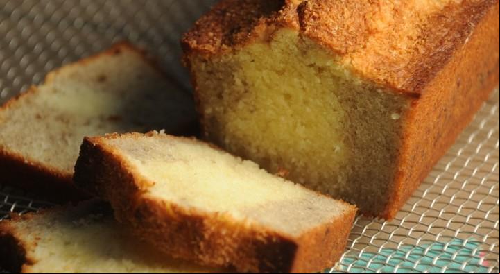 Budín marmolado de coco y banana.