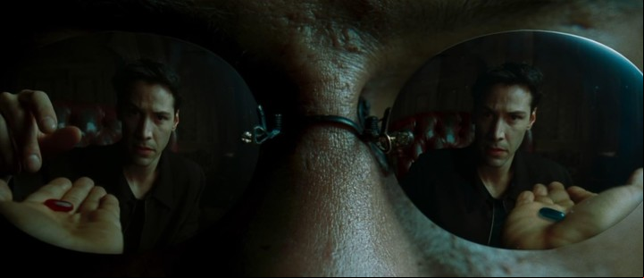 Las pastillas, roja y azul, que Morpheus le ofrece a Neo...