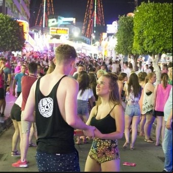Eligieron "la capital de las infidelidades" en Europa: es un lugar turístico pero no Ibiza en España