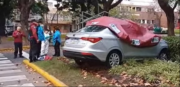 Murió un conductor que se incrustó contra una plazoleta en Parque Patricios