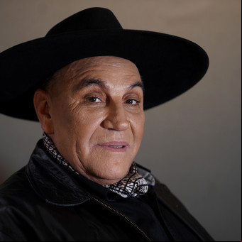 El Chaqueño Palavecino, un cantor que dejó de ser chofer para subirse al escenario y que no pagó el alquiler tres meses para poder grabar