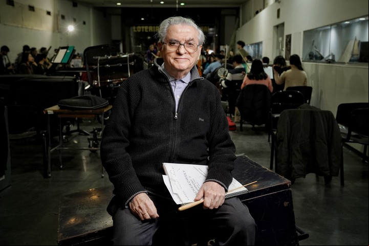 Mario Benzecry. Con la batuta del maestro, la Orquesta Sinfónica Juvenil llevará música de Tchaicovsky a Japón. Foto: Martín Bonetto