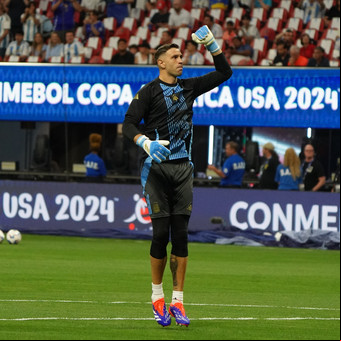 'Dibu' Martínez, el amo del arco de la Selección Argentina: sus impactantes números y una simbiosis total con los hinchas