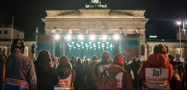 Teatro, contradicciones y ultraderechas: Distorsiones en el espejo de Berlín