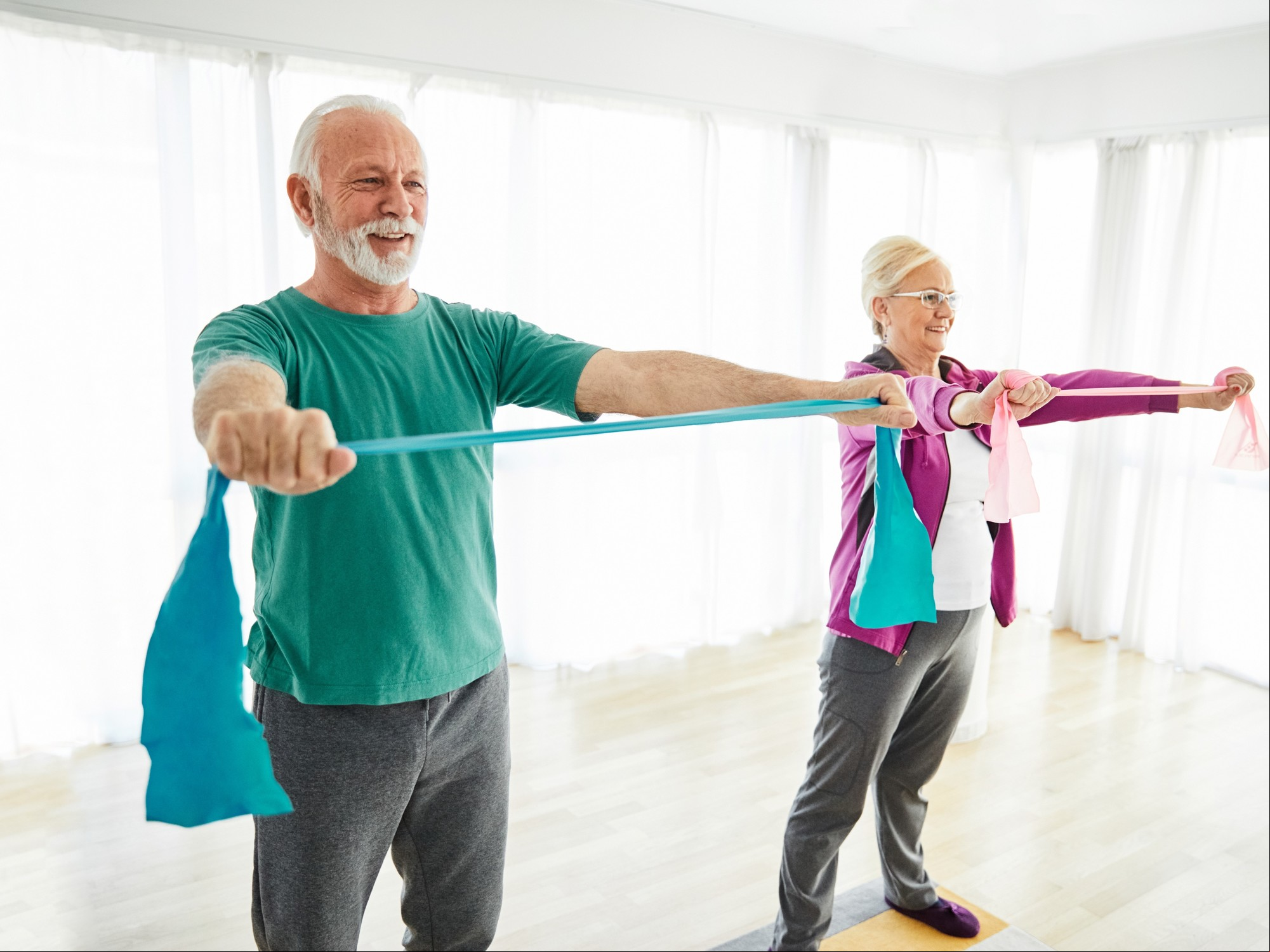 Cómo usar bandas elásticas para un entrenamiento completo en casa