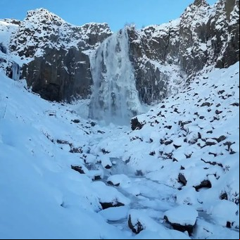 Alerta por frío extremo en la Patagonia: una cascada congelada, voladura de techos, rutas cortadas y clases suspendidas