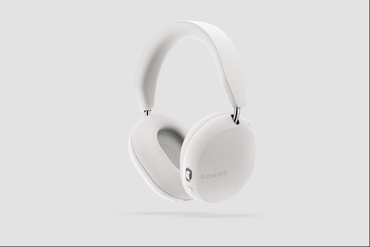Sonos Ace: Audio espacial con Dolby Atmos. Cancelación de ruido impecable, gracias al trabajo de ocho micrófonos. Interior de espuma con memoria. $ 1.100.000