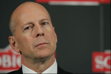 Qué es la demencia frontotemporal, la enfermedad que sufre Bruce Willis y le impide comunicarse