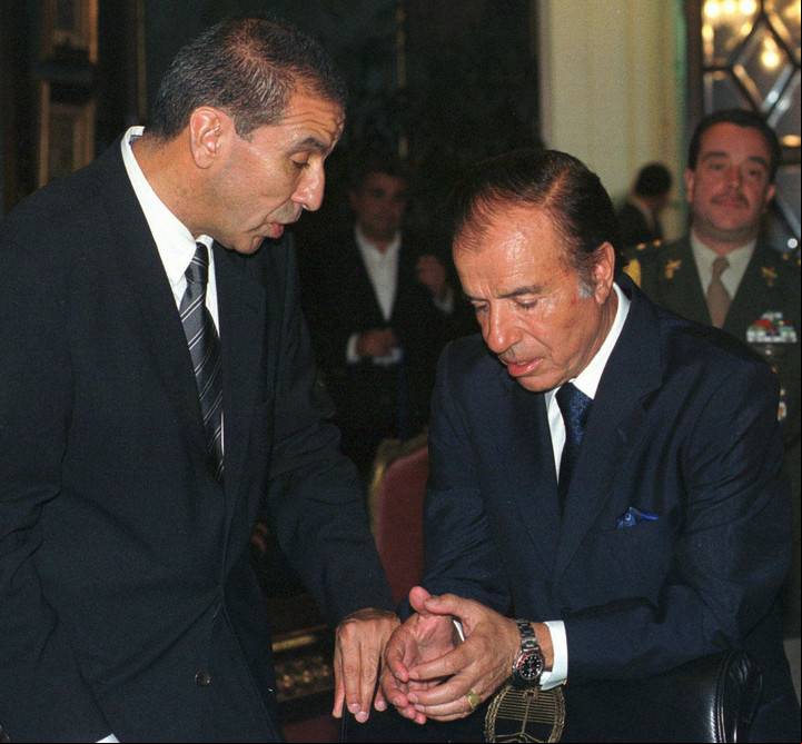 Carlos Menem y su histórico secretario Ramón Hernández. Foto archivo DYN.