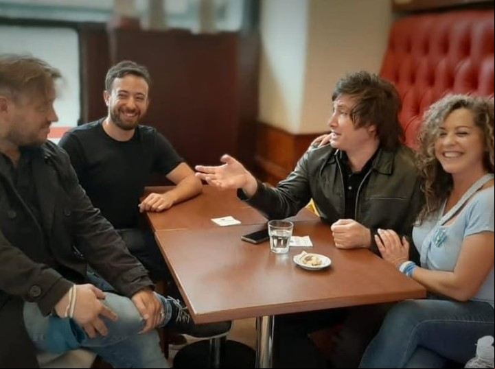 Milei con Agustín Laje, Nicolás Márquez y Patricia Soprano y en una vieja foto de redes sociales.