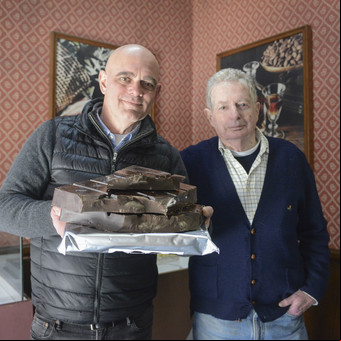 En Constitución, la chocolatería  más antigua: la maneja una familia desde 1918 y tiene título de proveedora de los reyes de España