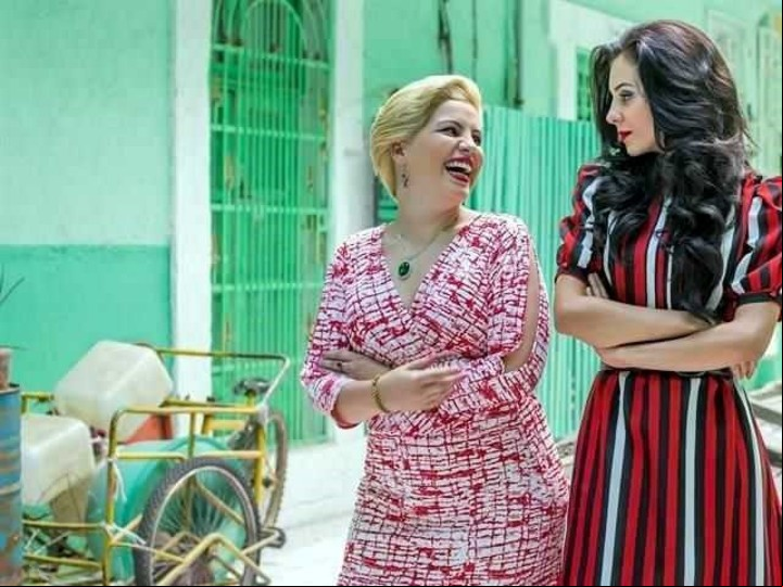 Color y caricaturas en esa telenovela clásica mexicana, ahora etiquetada como serie de streaming.