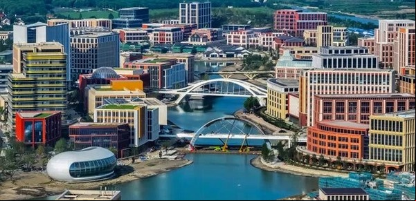 La impresionante ciudad que construyó Huawei para sus 35 mil empleados