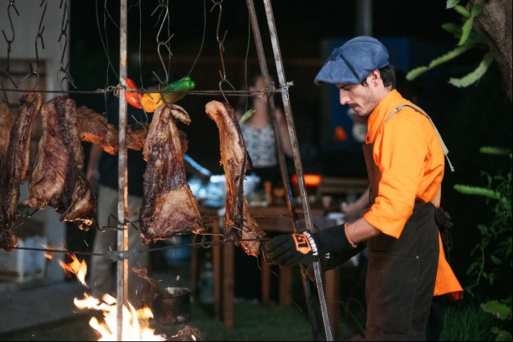 Asadores experimentados darán charlas y ofrecerán degustaciones en el nuevo patio gastronómico de La Rural.