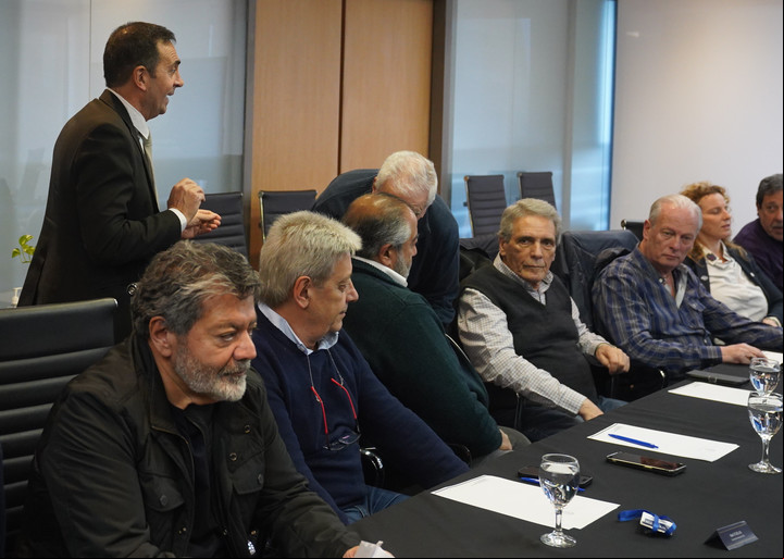 Una reunión de la CGT con el secretario trabajo en julio pasado: ¿Cuánto es el salario mínimo?. Foto: archivo.