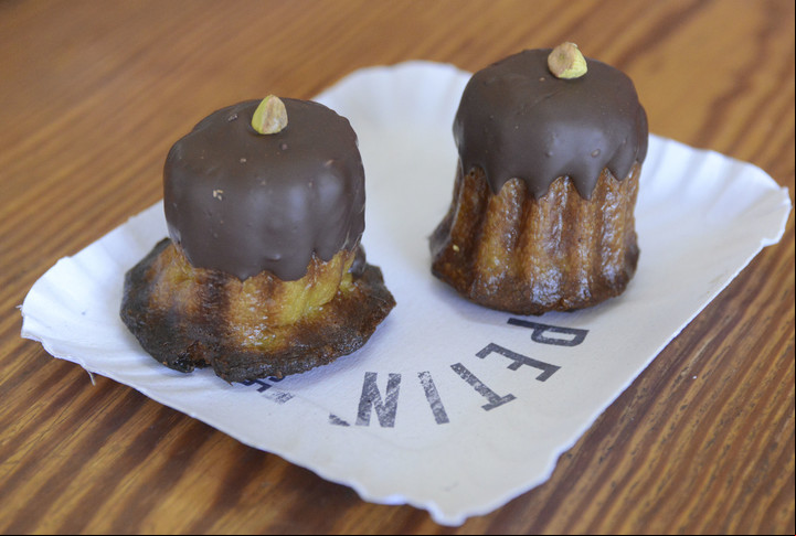 El copetín canelé de pistacho fotos Constanza Niscovolos 