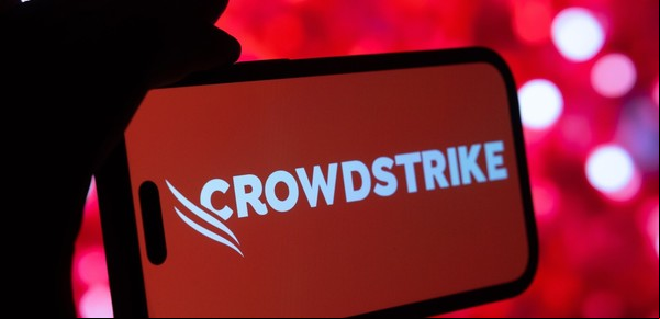Qué es y qué hace CrowdStrike, la empresa de software detrás de la caída mundial de Microsoft