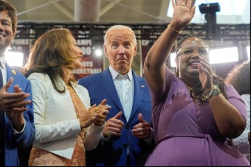 Joe Biden se queda en la carrera, afirmó su jefa de campaña: "Tiene múltiples caminos" para vencer a Trump