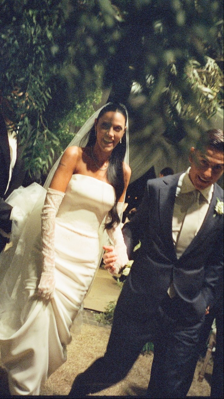 Las nuevas e inéditas fotos que compartieron Oriana Sabatini y Paulo Dybala de su casamiento. Foto: Instagram.