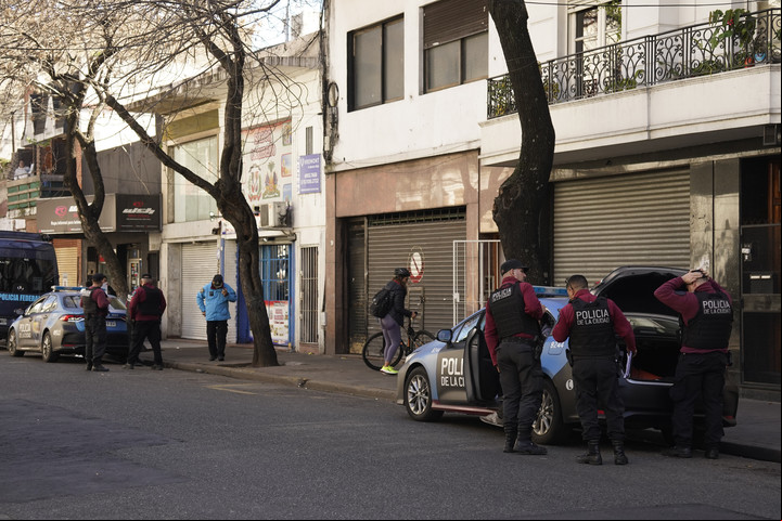 El asalto ocurrió esta mañana cuando la oficial volvía a su casa. Foto Maxi Failla