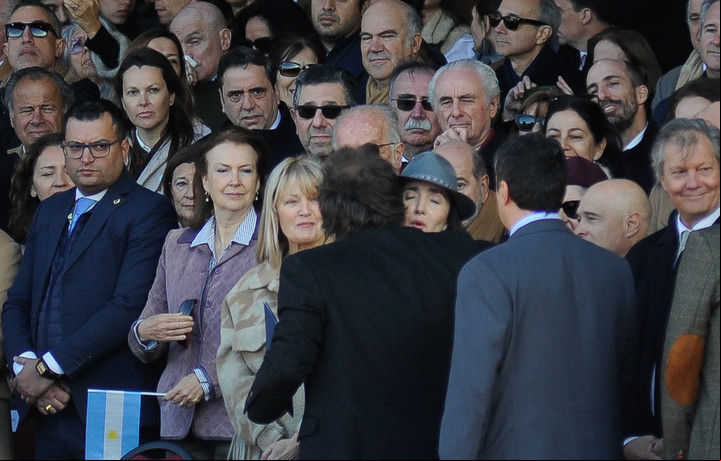 El frío saludo entre Javier Milei y Victoria Villarruel en la Rural en 2024 Foto Federico Lopez Claro - FTP CLARIN
